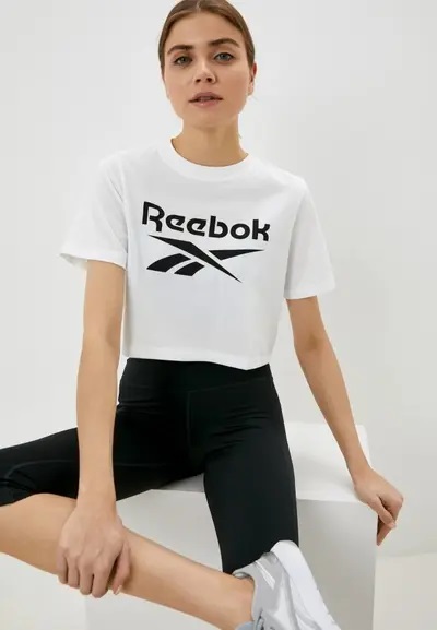 Короткая белая футболка Reebok